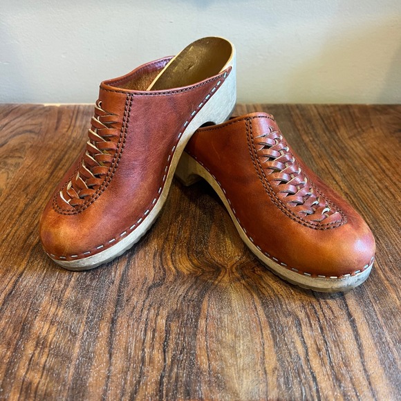 Vintage Mia Heidi Leather Clogs Women's Size 35 Brown Woven Detail Heeled Size 5 - Picture 1 of 8